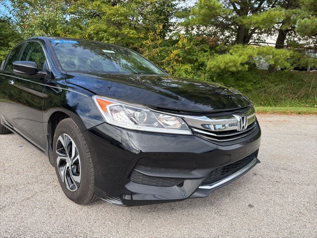 2017 Honda Accord LX photo 3