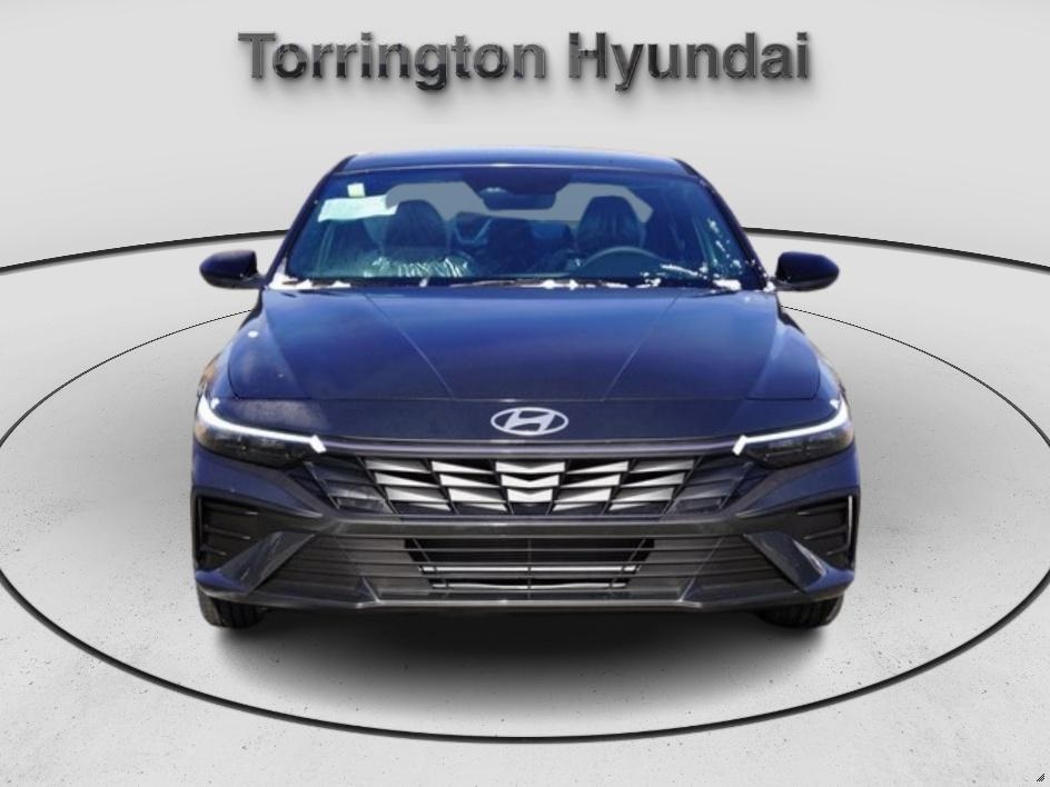 2025 Hyundai Elantra SEL Sport photo 2