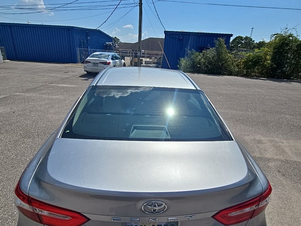 2018 Toyota Camry SE XLE photo 11