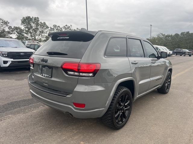 2021 Jeep Grand Cherokee Laredo X photo 3