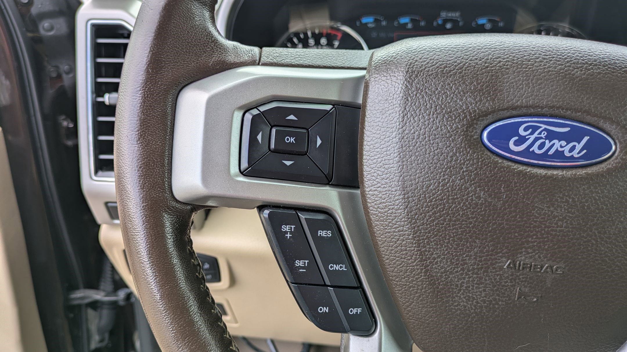 2020 Ford F-150 Lariat photo 16