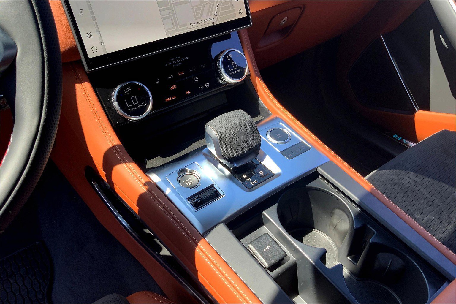 2026 Jaguar F-PACE SVR photo 7