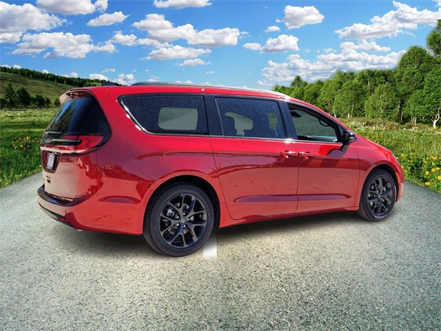 2026 Chrysler Pacifica photo 4