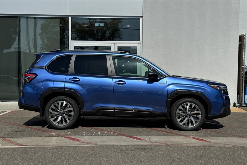 2025 Subaru Forester Touring photo 2