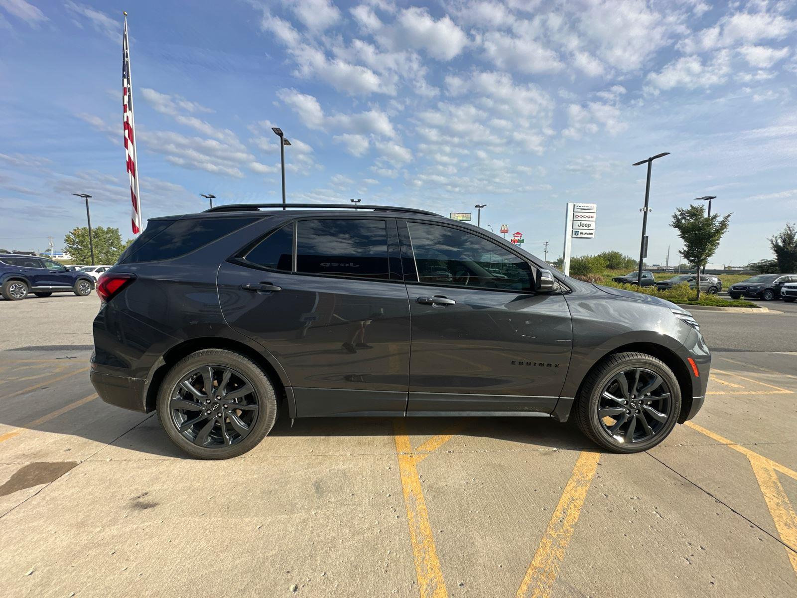 2022 Chevrolet Equinox RS photo 3