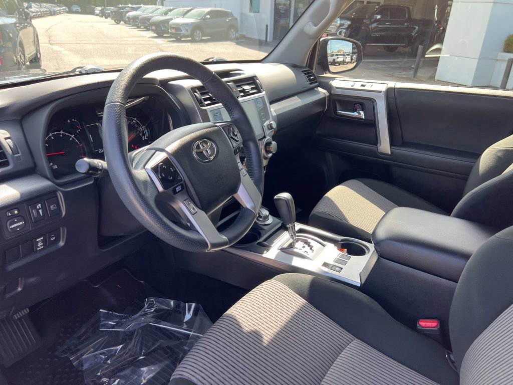 2022 Toyota 4Runner SR5 photo 9