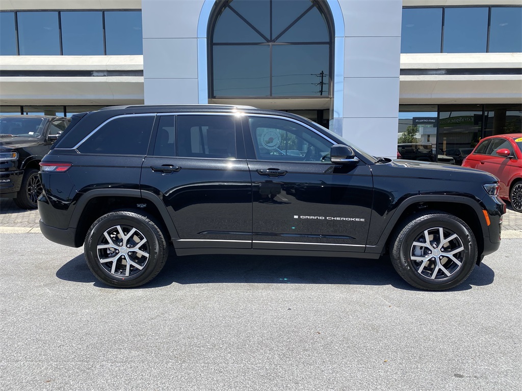 2025 Jeep Grand Cherokee Limited photo 3