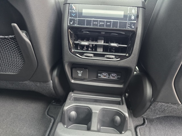 2025 Jeep Grand Cherokee Limited photo 28