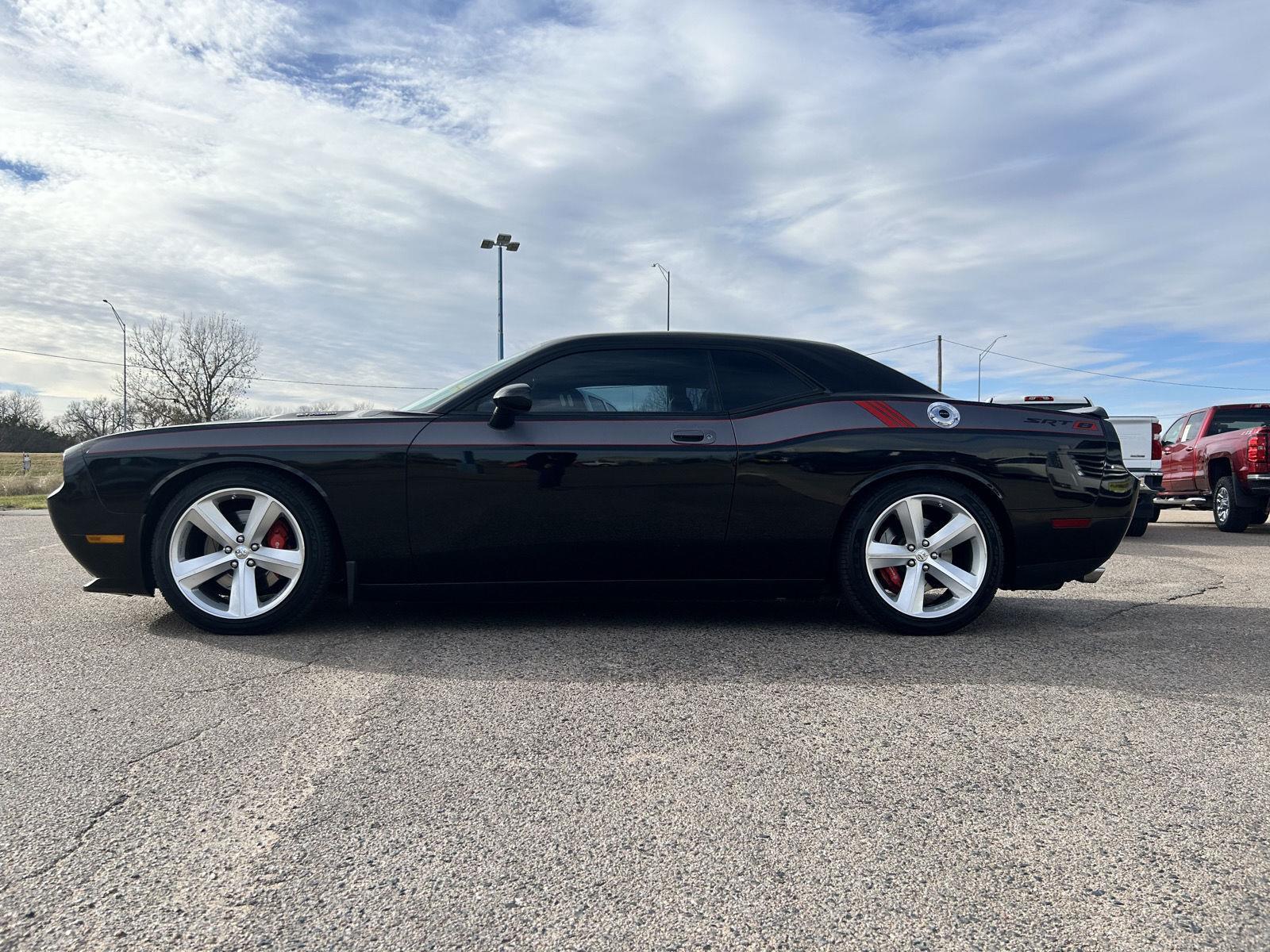 2009 Dodge Challenger SRT8 photo 4