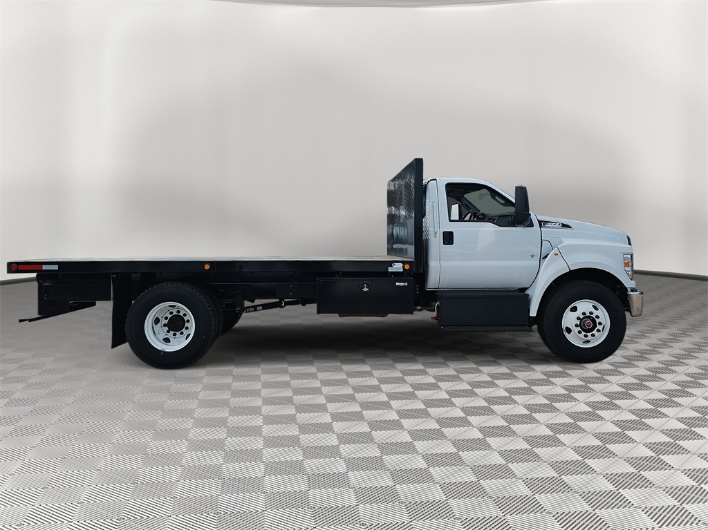 2024 Ford F-650 photo 2