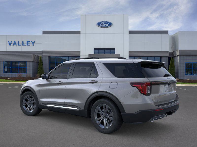 2025 Ford Explorer photo 2
