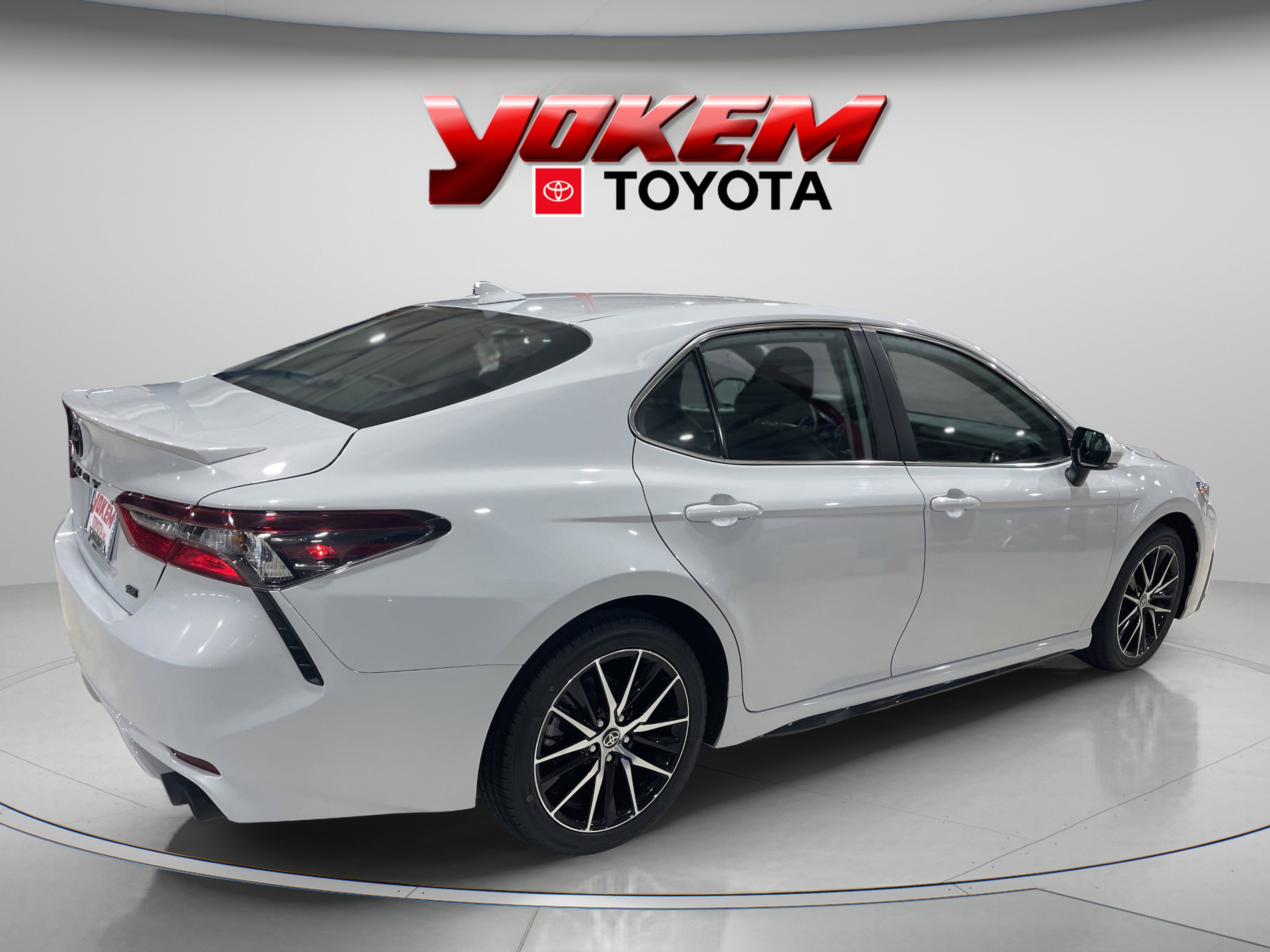 2024 Toyota Camry SE photo 4