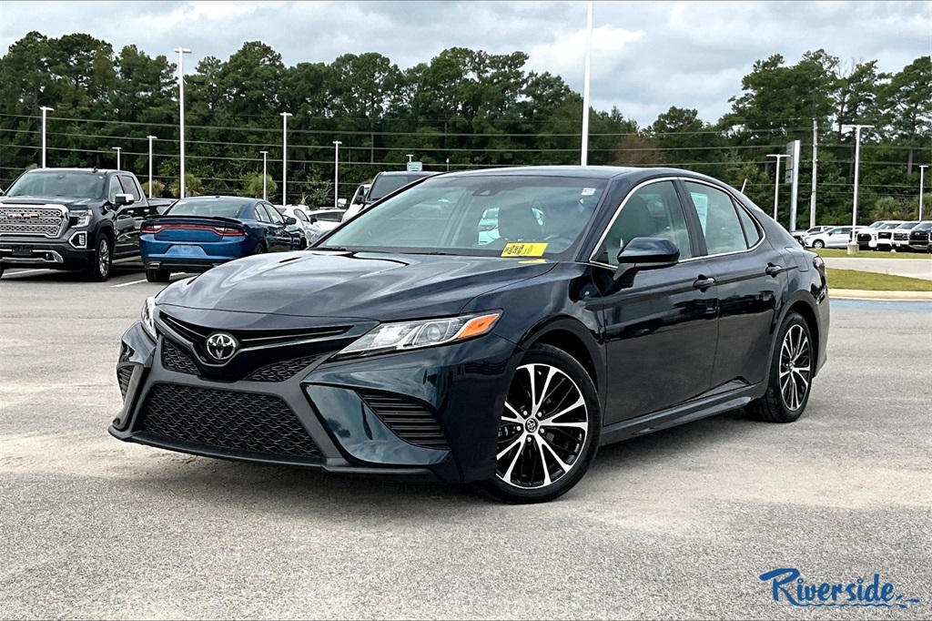 2018 Toyota Camry LE photo 3