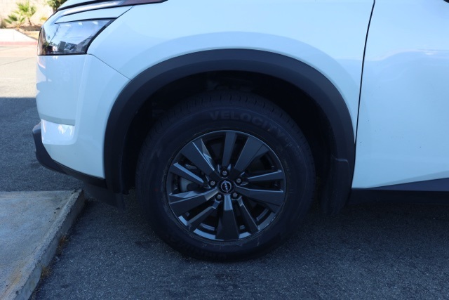 2024 Nissan Pathfinder SV photo 8