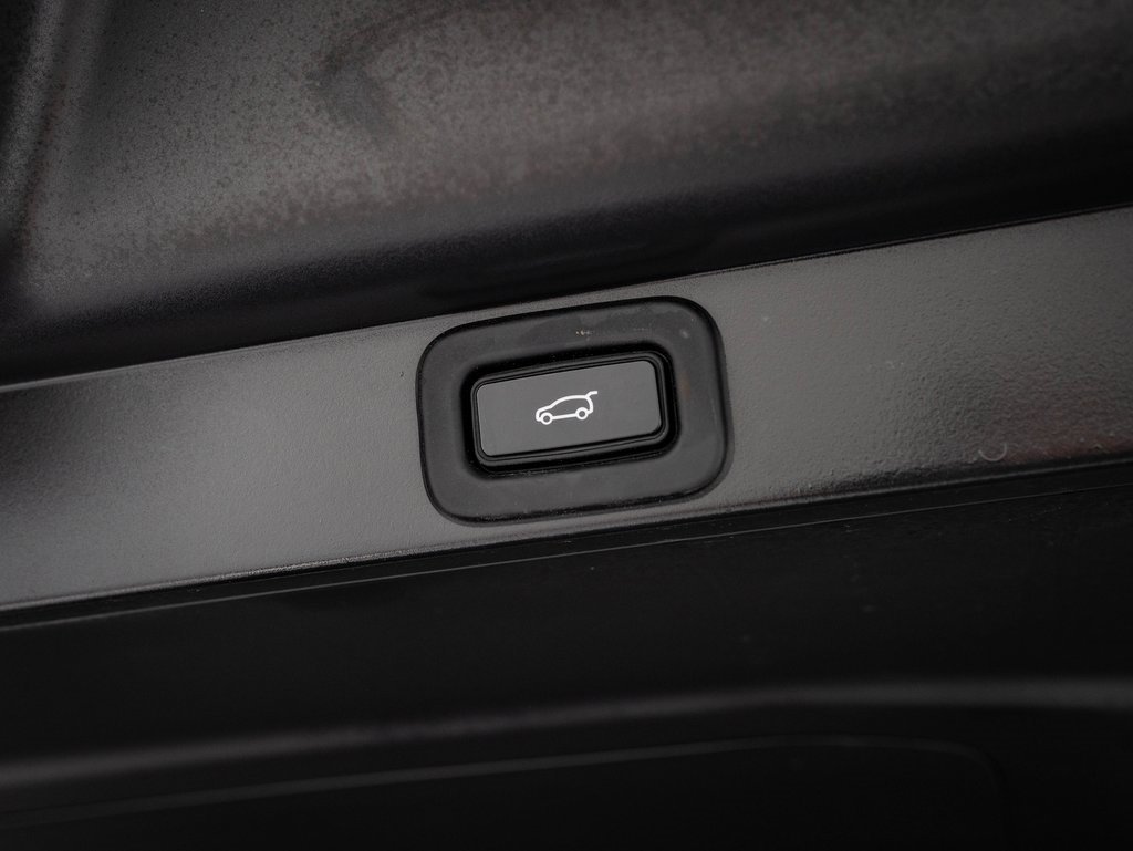 2022 Land Rover Range Rover SE photo 16