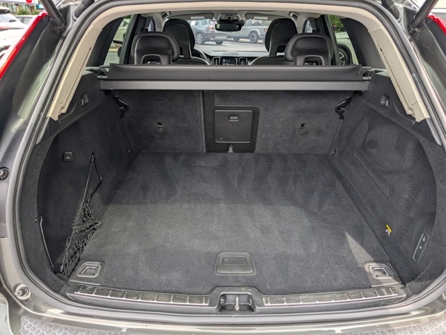 2019 Volvo XC60 T5 Momentum photo 21