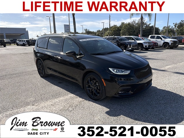 2023 Chrysler Pacifica Touring L's photo