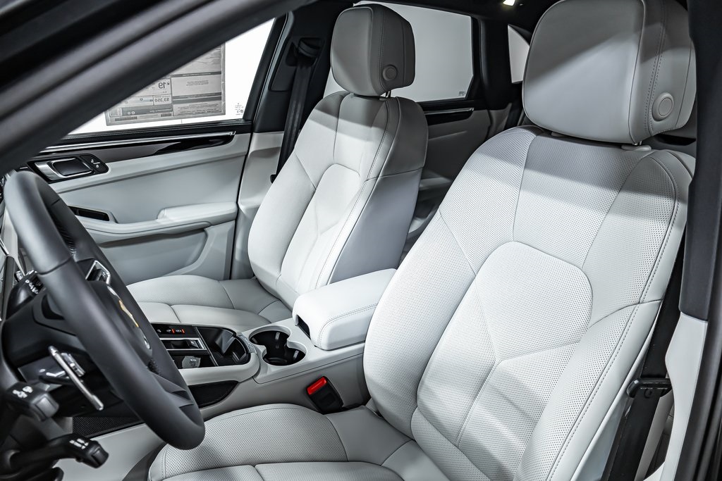 2025 Porsche Macan S photo 5