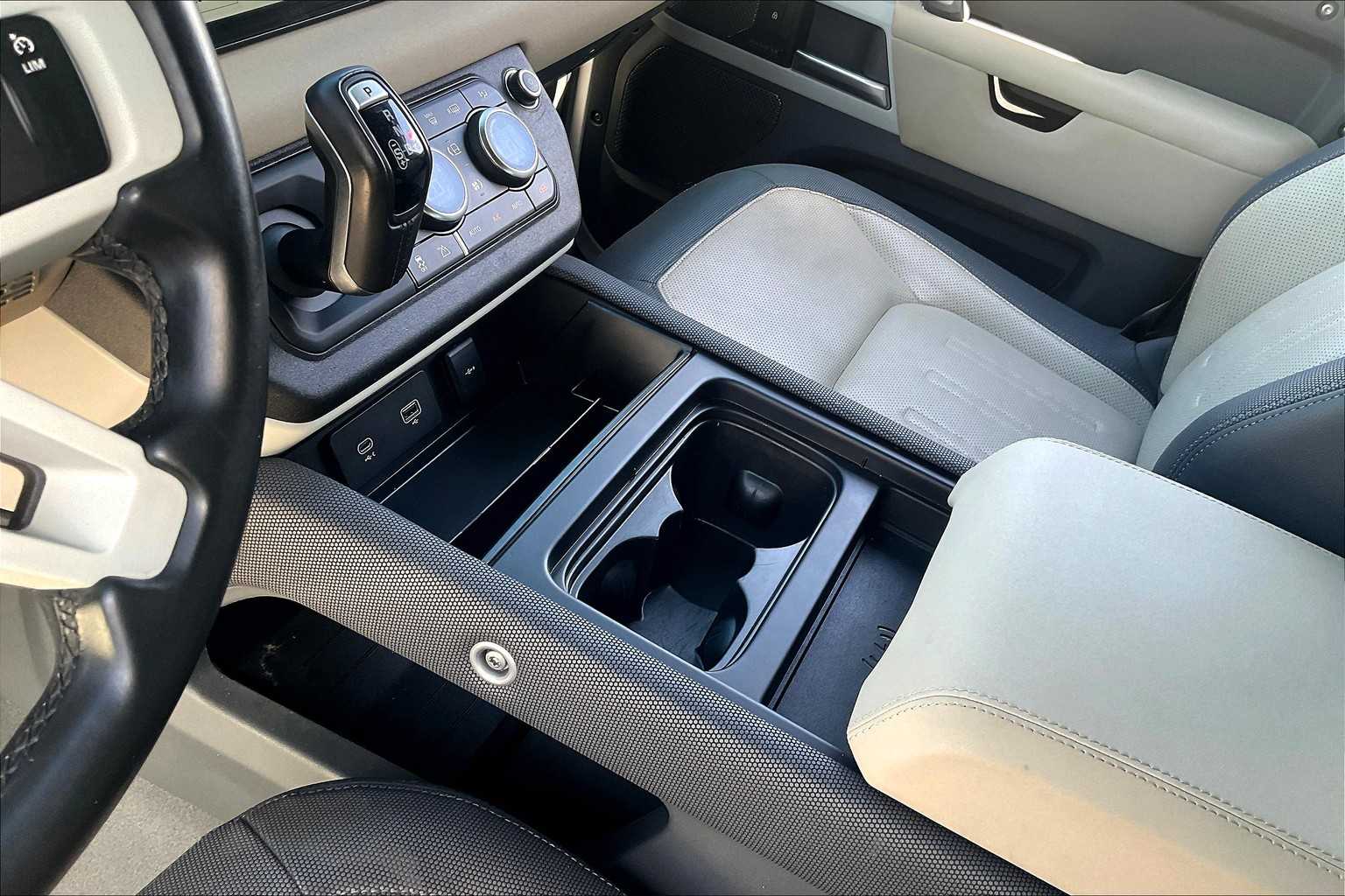 2022 Land Rover Defender X-Dynamic SE photo 13