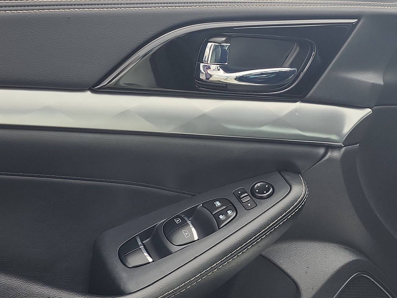 2023 Nissan Maxima SV photo 13
