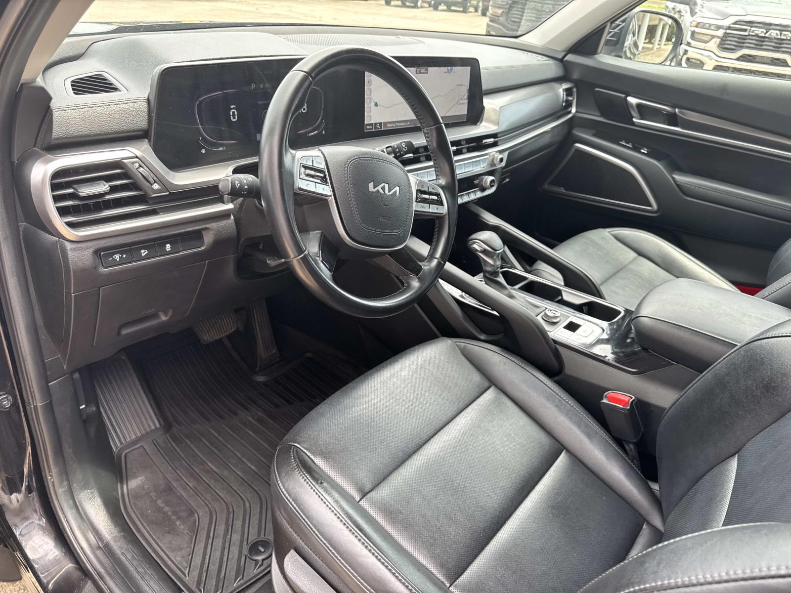 2023 Kia Telluride LX photo 16