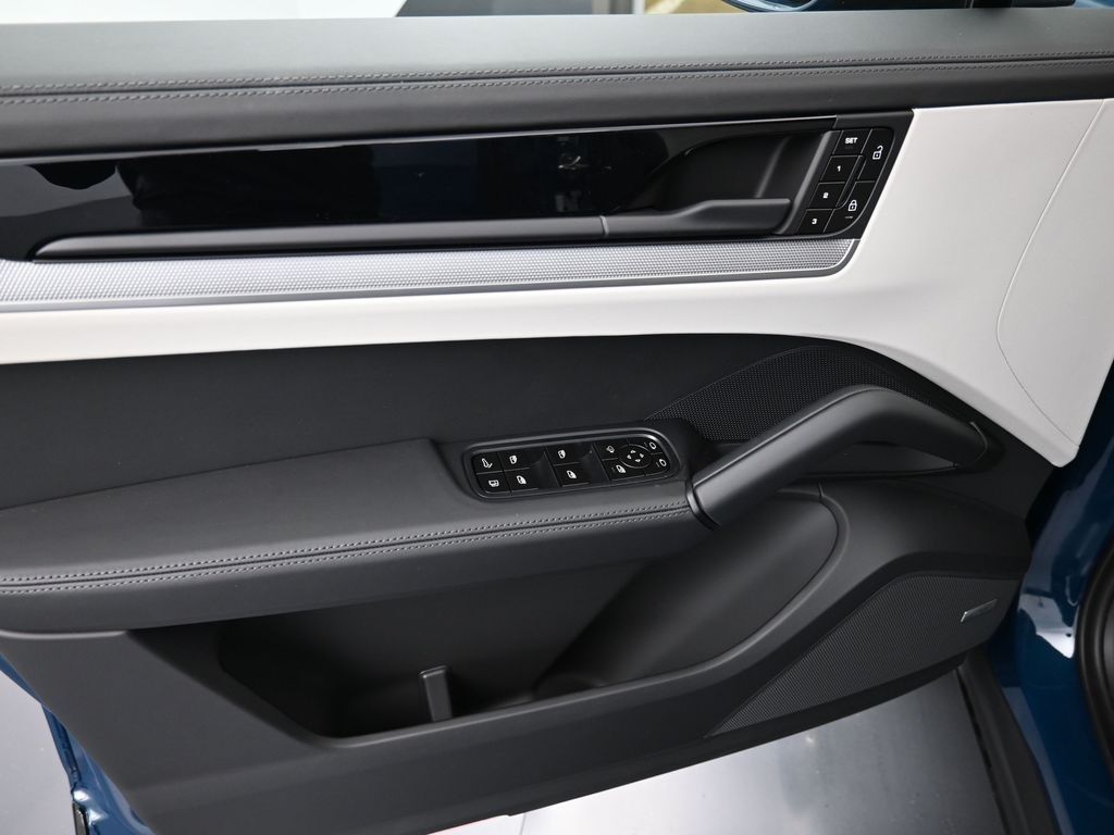2026 Porsche Cayenne E-Hybrid Coupe photo 19