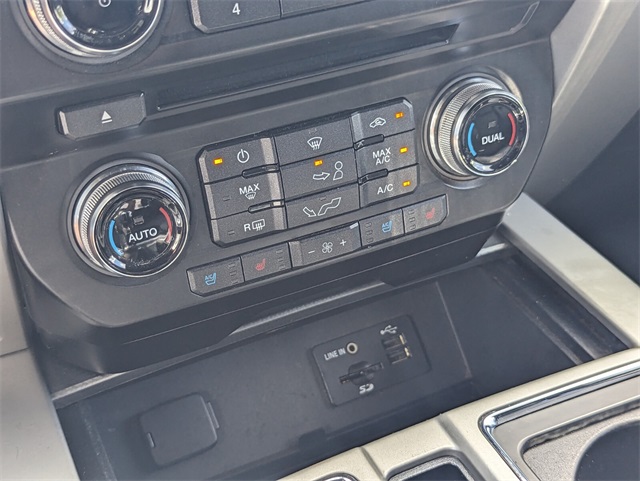 2015 Ford F-150 Lariat photo 21