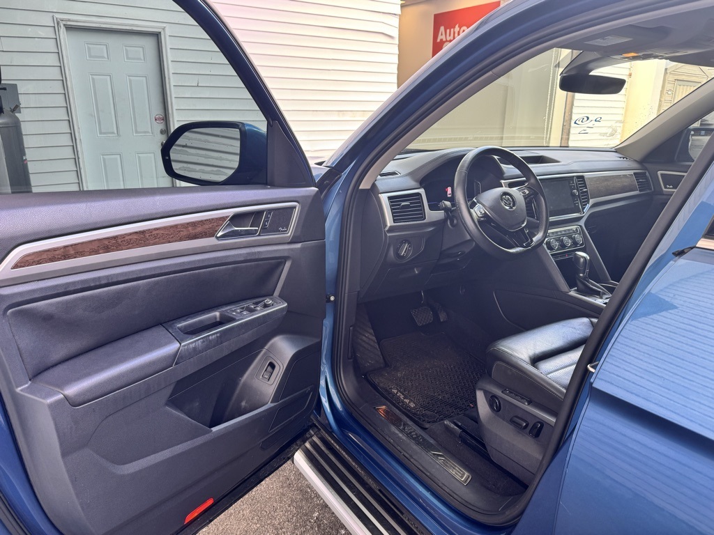 2019 Volkswagen Atlas SEL Premium photo 2