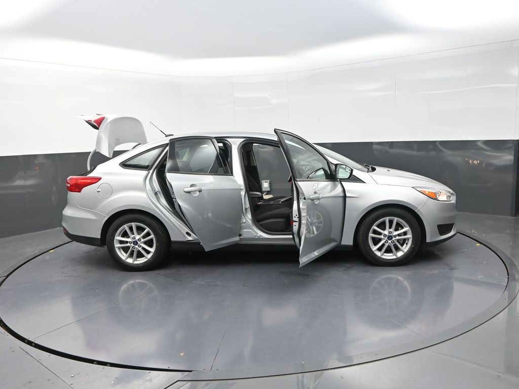 2018 Ford Focus SE photo 33
