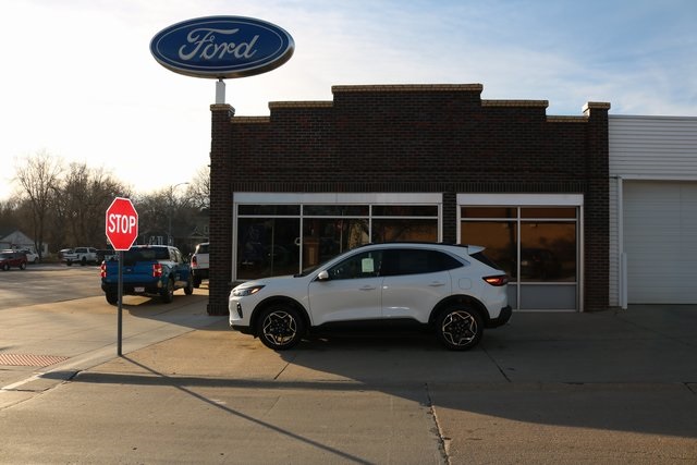 2026 Ford Escape Platinum's photo