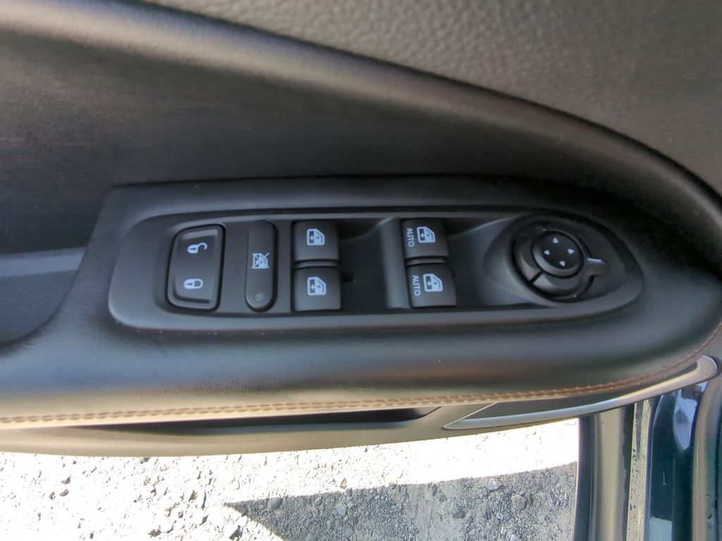 2017 Jeep Compass Limited photo 12