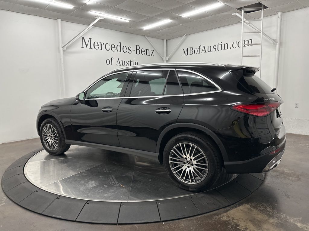 2026 Mercedes Benz GLC 300 4MATIC photo 3
