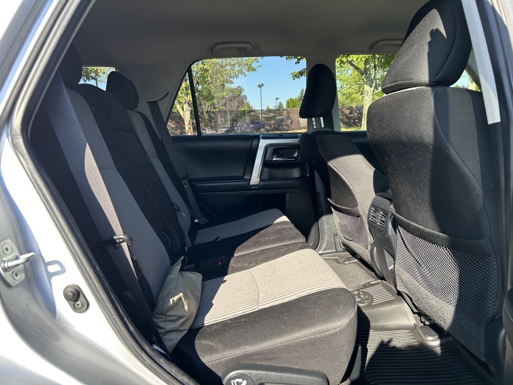 2020 Toyota 4Runner SR5 photo 32