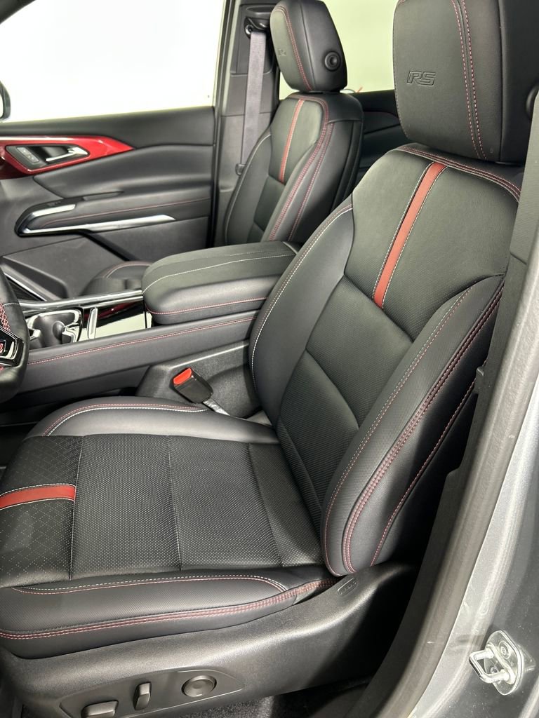 2025 Chevrolet Traverse RS photo 15