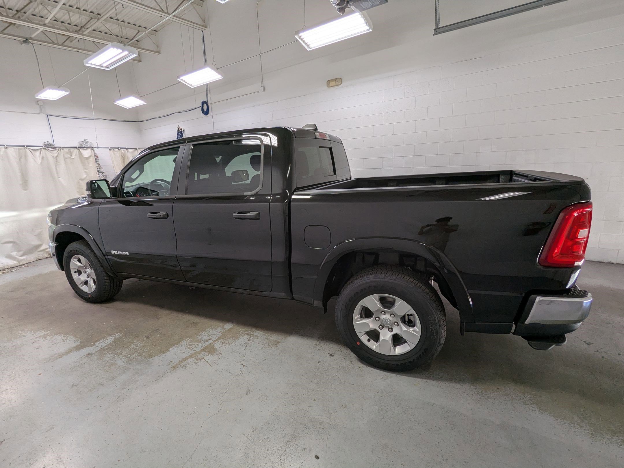 2025 Ram 1500 Big Horn photo 6