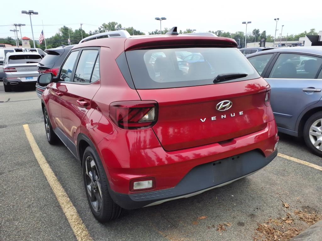 2022 Hyundai Venue SEL Limited photo 2