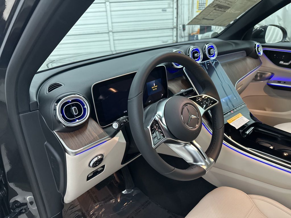 2025 Mercedes Benz GLC 300 photo 9
