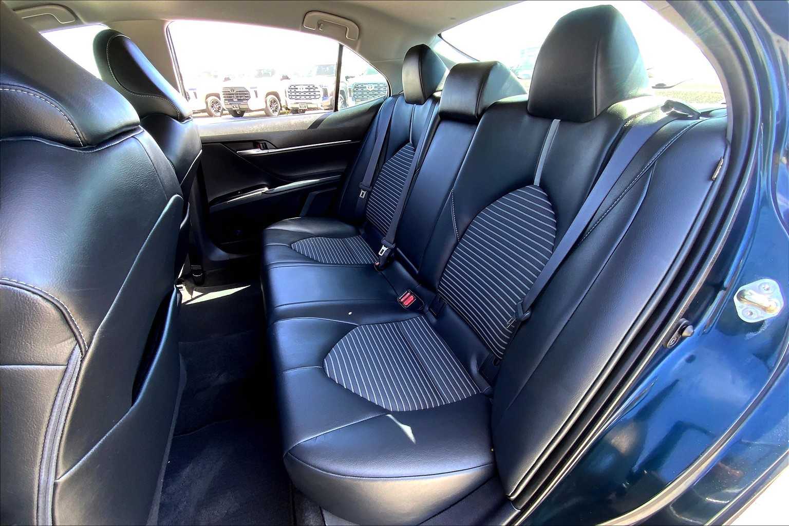 2020 Toyota Camry SE photo 18