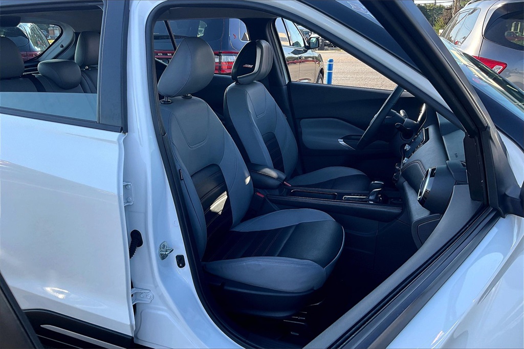 2023 Nissan Kicks SR photo 4