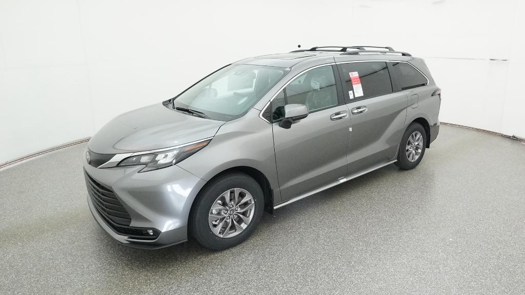 2026 Toyota Sienna XLE's photo