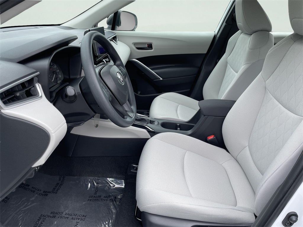2024 Toyota Corolla Cross L photo 13