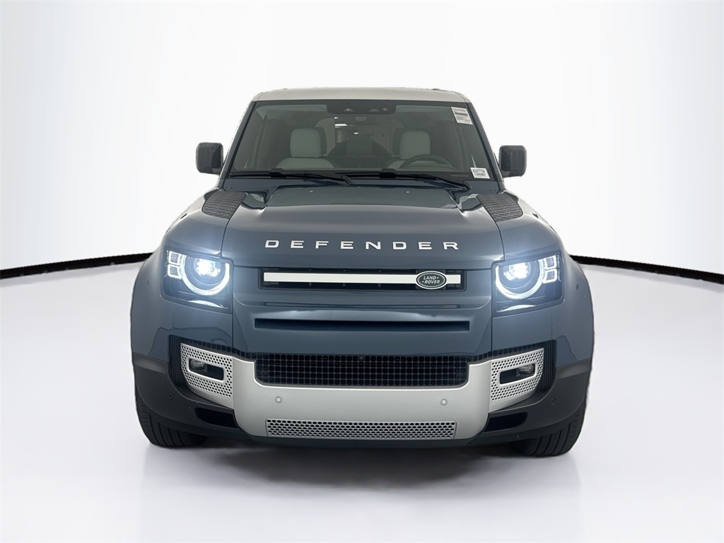 2025 Land Rover Defender 110 S photo 2