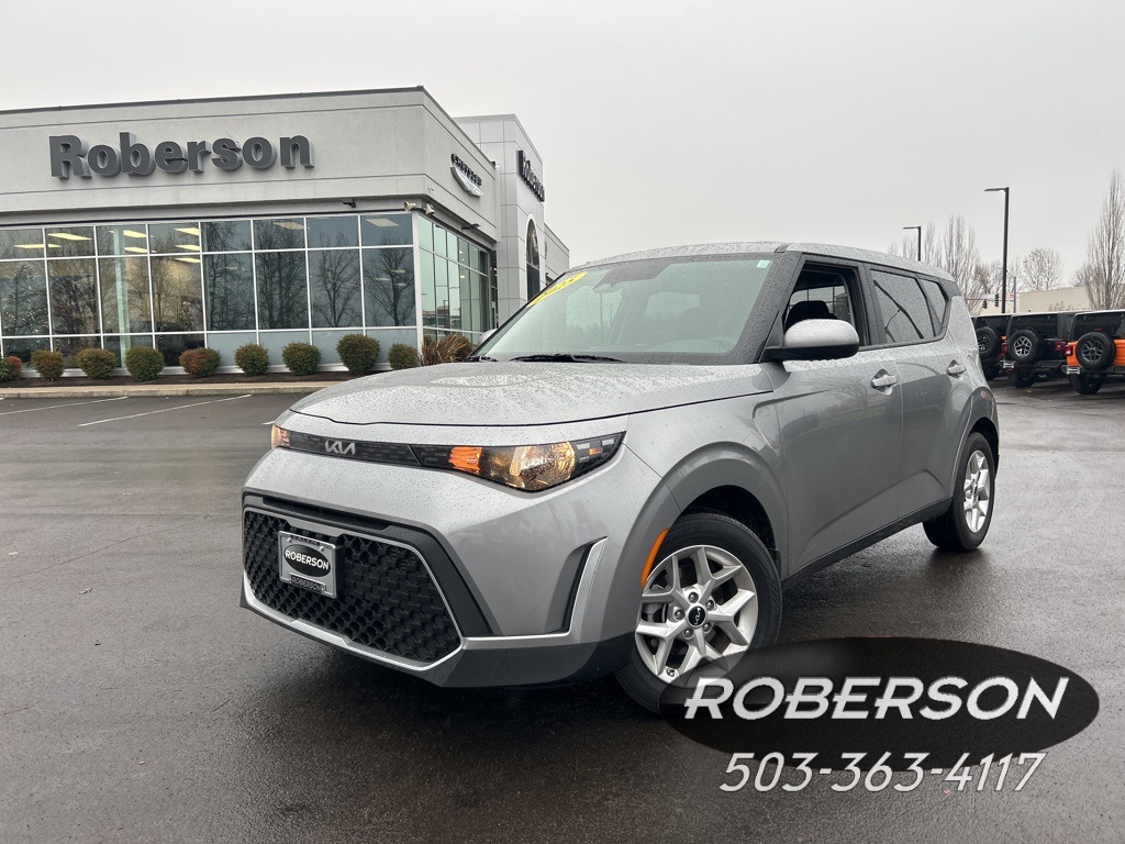 2025 Kia Soul LX's photo