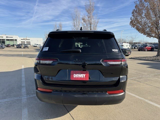 2025 Jeep Grand Cherokee Limited photo 4