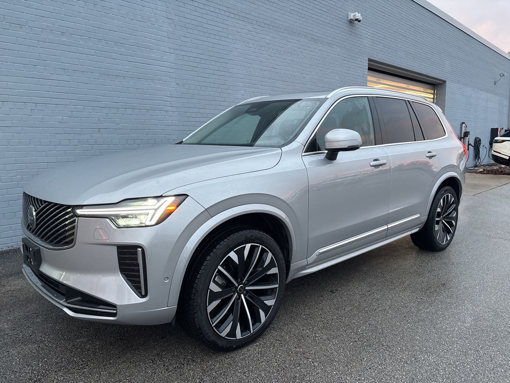 2025 Volvo XC90 Plus's photo