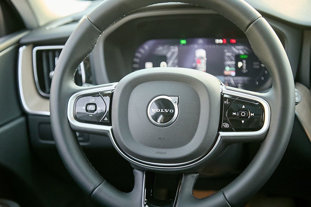 2026 VOLVO XC60 - Image 24