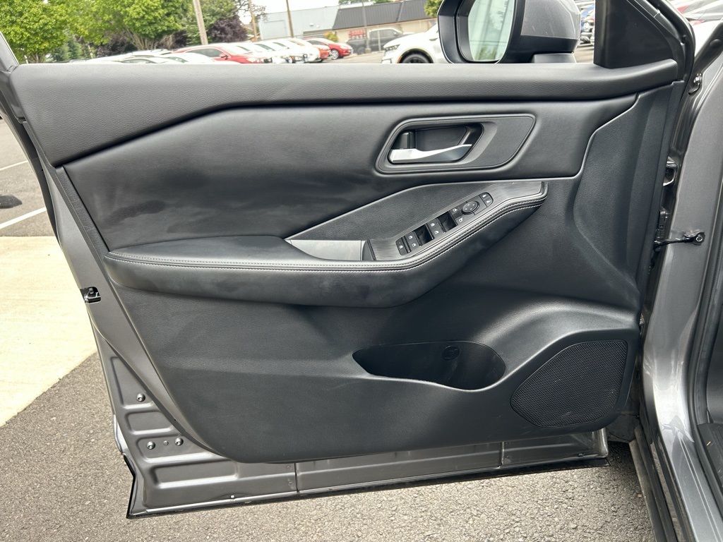 2024 Nissan Rogue SV photo 8