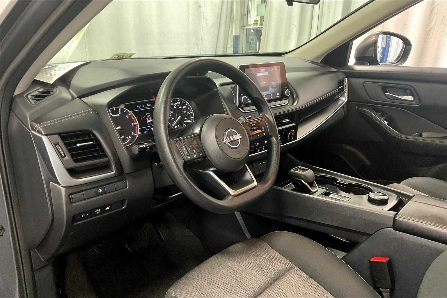 2024 Nissan Rogue SV photo 8