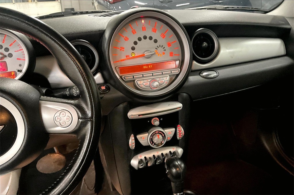 2010 MINI COOPER - Image 4