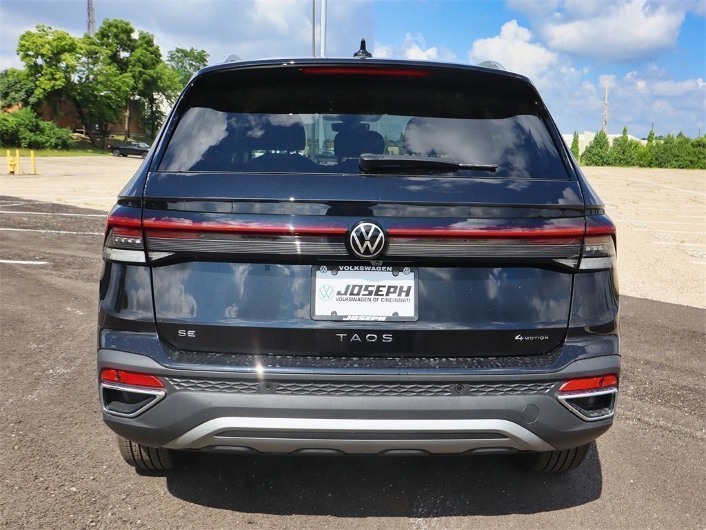 2025 Volkswagen Taos SE photo 3